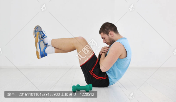 男人健身鍛煉
