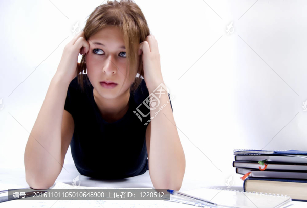 女孩在學(xué)習(xí)中的花費(fèi)時(shí)間