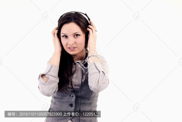 戴耳機(jī)的年輕女孩