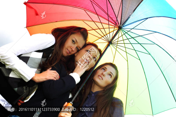 女友的傘下