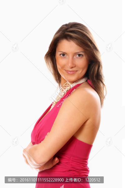 相當(dāng)自信的女人站在白色背景