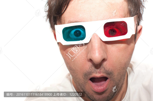3D眼鏡男子