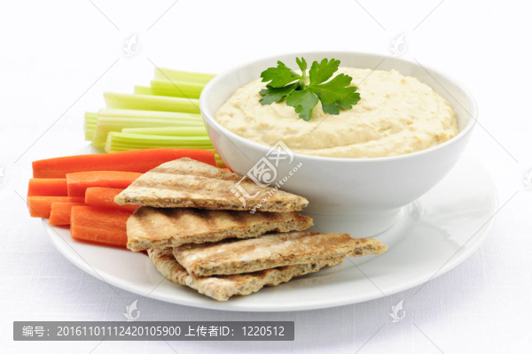 皮塔面包和蔬菜泥