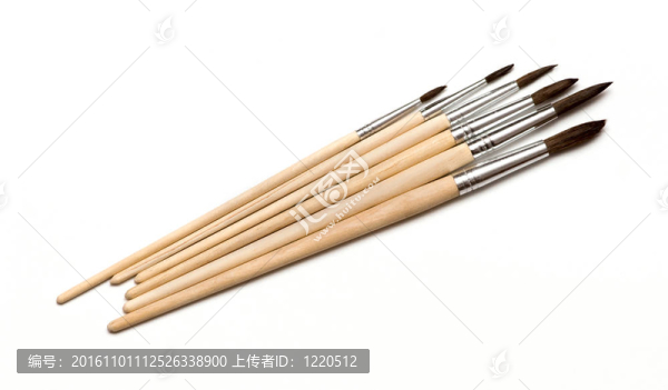 在白色上隔離設(shè)置的畫筆