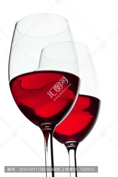 兩杯紅葡萄酒