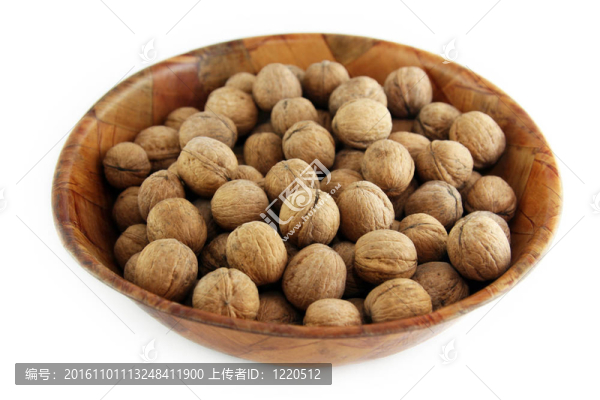 裝滿堅(jiān)果的碗
