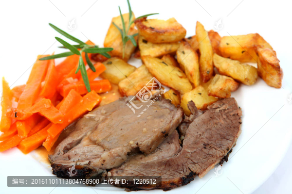 烤羊肉配土豆和胡蘿卜