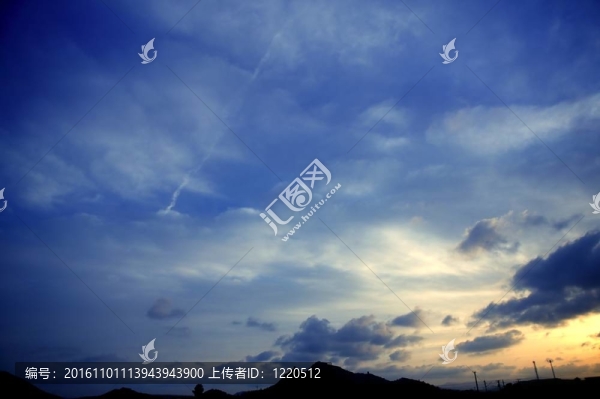 金色的夕陽的天空