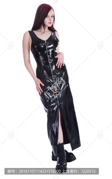 穿黑衣服的女孩