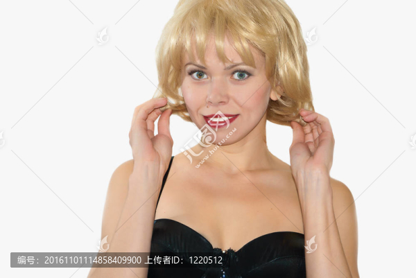 戴假發(fā)的年輕女人