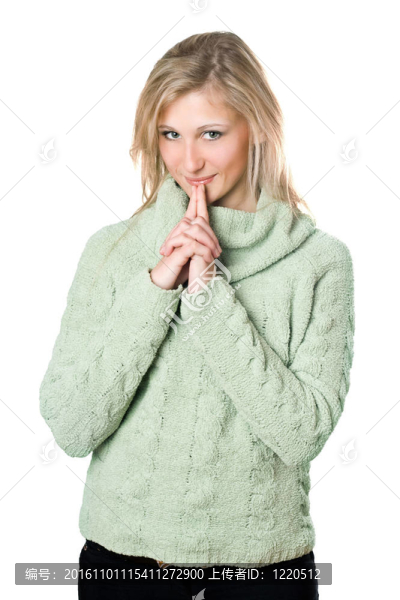 金發(fā)女郎在溫暖的毛衣