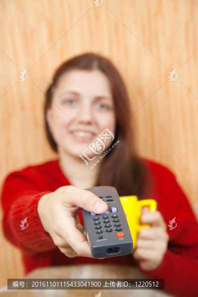 女孩改變渠道Clicker的家