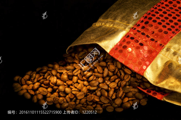 帶咖啡豆的黃金袋