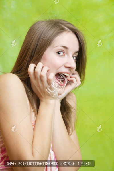 情緒長(zhǎng)發(fā)的少女