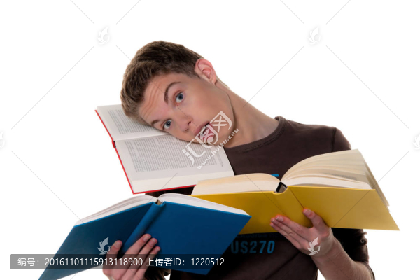 青年學(xué)生在學(xué)習(xí)書籍