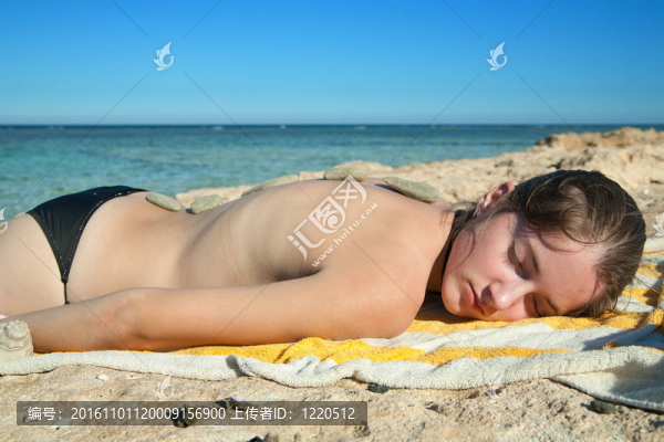 美容女孩得到水療治療