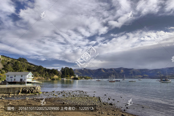 阿卡羅阿灣山的背景