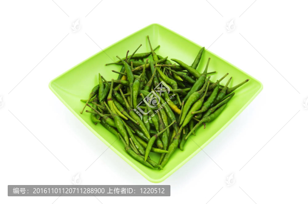 白色背景辣椒