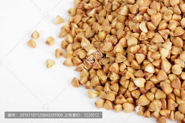 蕎麥種子特寫白色隔離