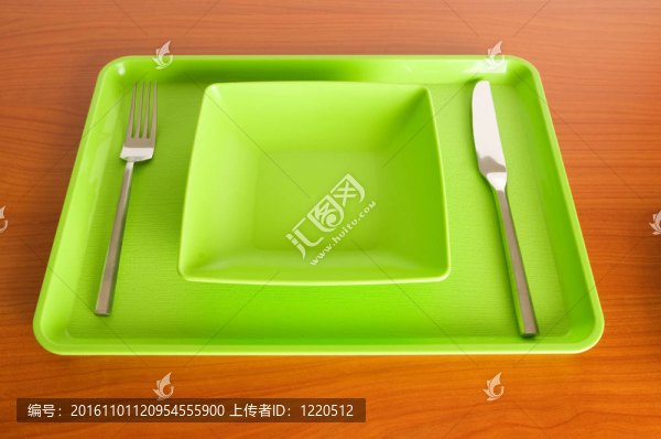 設(shè)置在桌上的用具