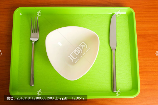 設(shè)置在桌上的用具