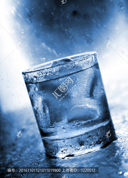 水玻璃。