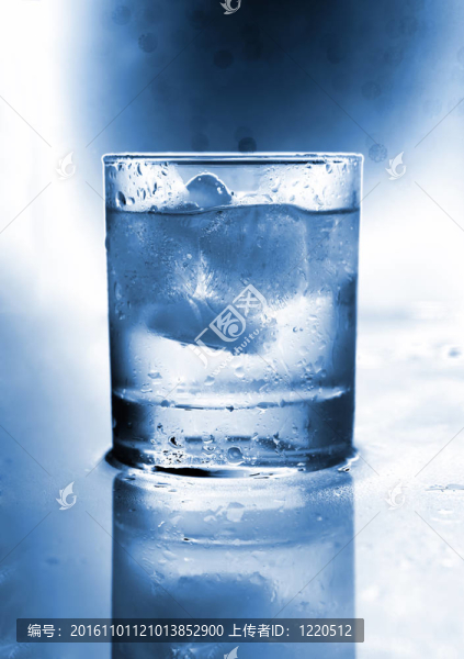 水玻璃。