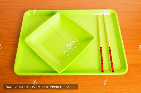 亞洲食品概念與板和筷子