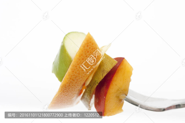 叉子上的水果