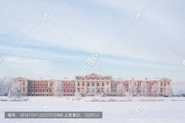 葉爾加瓦宮殿在冬季