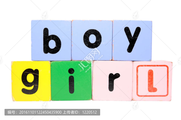 男孩女孩在玩塊字母與剪輯路徑