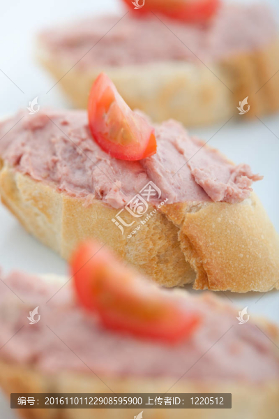 三肝和蘋果醬面包片