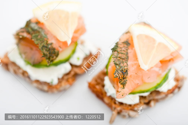 兩腌熏三文魚點(diǎn)心
