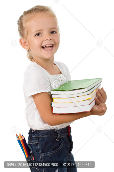 快樂的小女孩與學(xué)校的書籍和彩色鉛筆