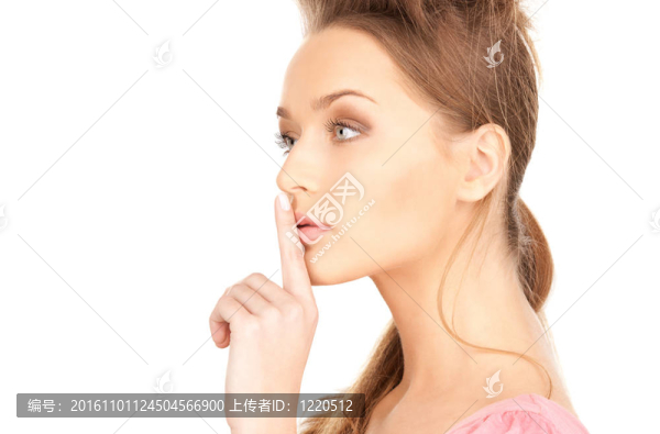 手指在嘴唇