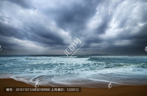 暴風雨的海灘