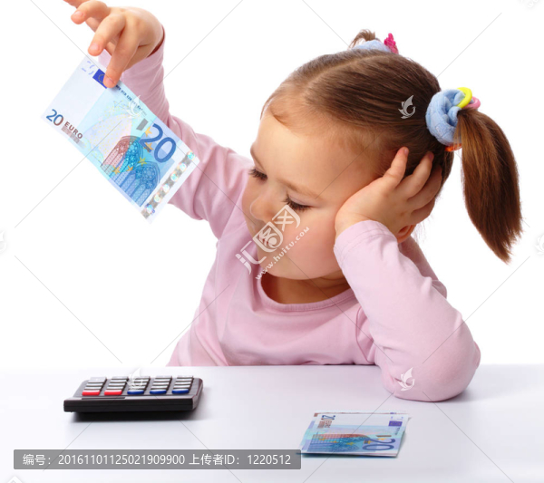 紙幣少的小女孩