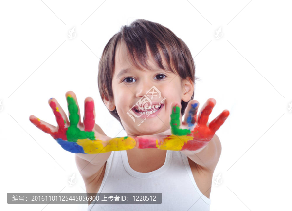 五歲男孩手繪手繪彩色涂料準備打印