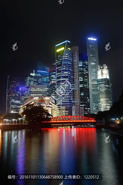 豐富多彩的城市的夜晚