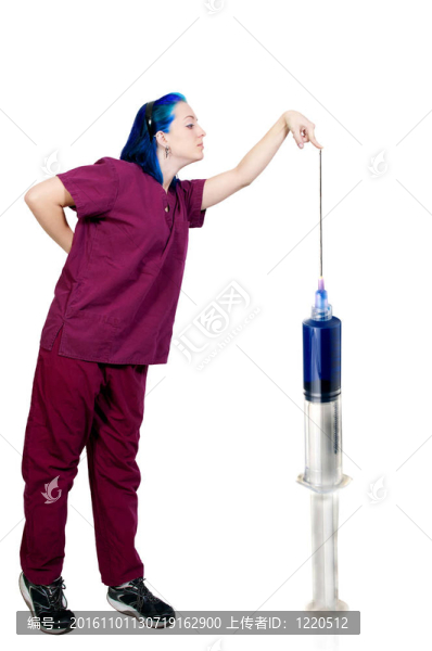 帶注射器的醫(yī)生