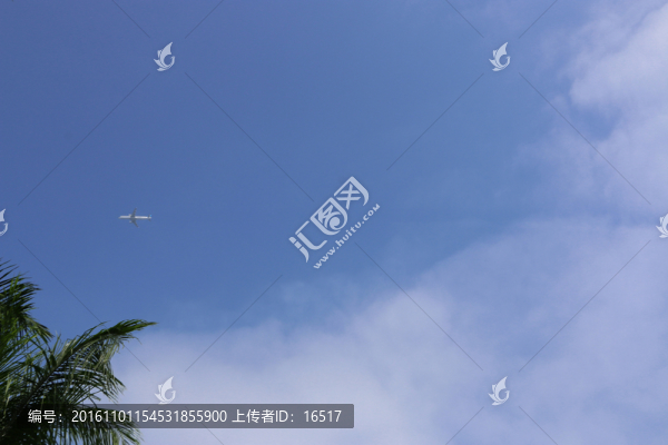 飛機(jī)飛過的藍(lán)天