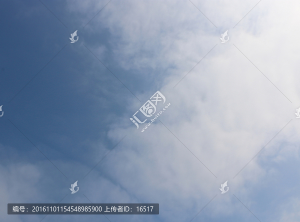 藍(lán)白漸變的天空