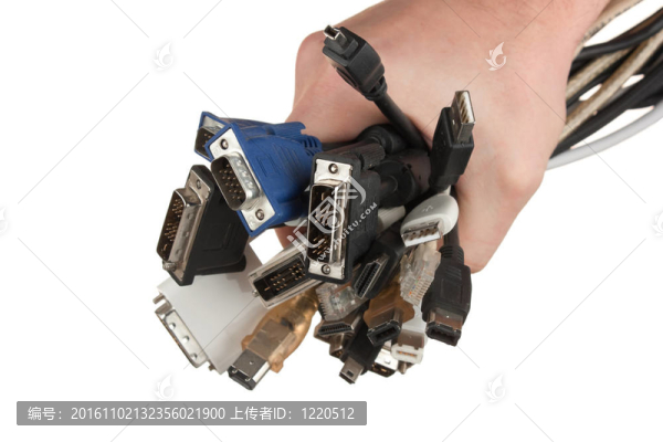 一組帶有插座的計算機(jī)電纜