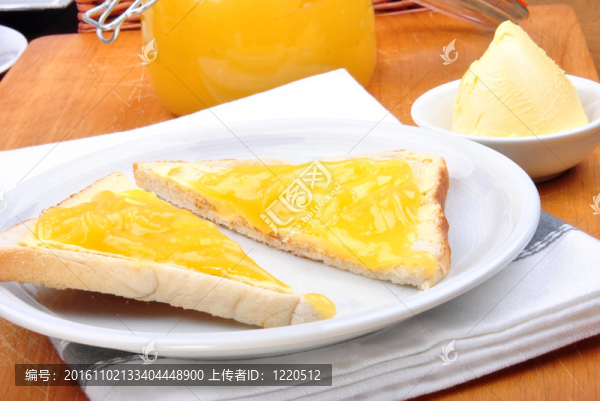 一些新鮮的自制有機檸檬凝乳