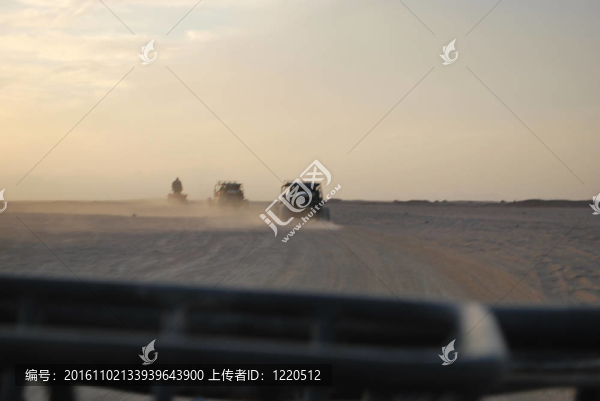 嬰兒車