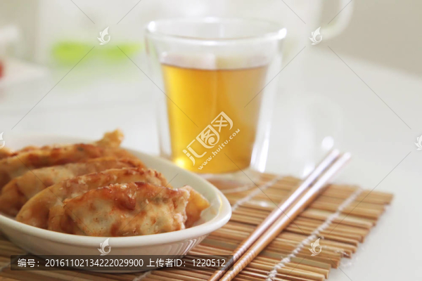 炸餃子