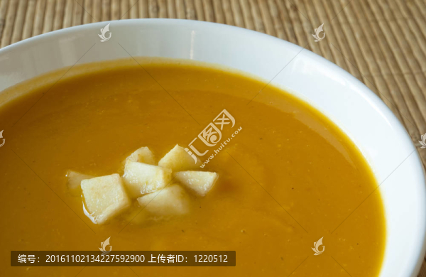 南瓜；蘋果和生姜湯