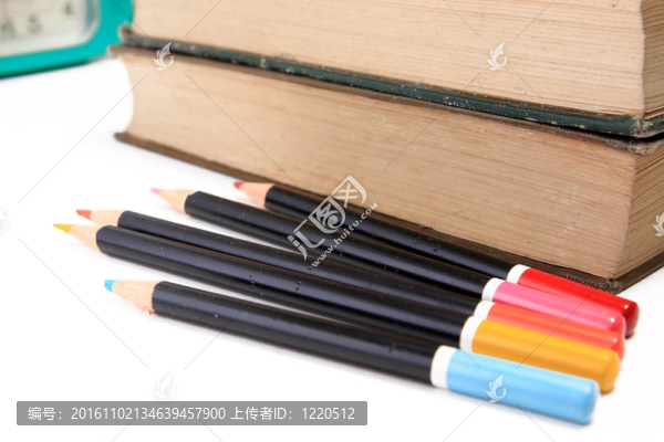 回到學(xué)校的概念與書籍和鉛筆