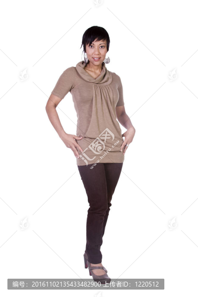 美麗的亞洲西班牙裔女孩站起來