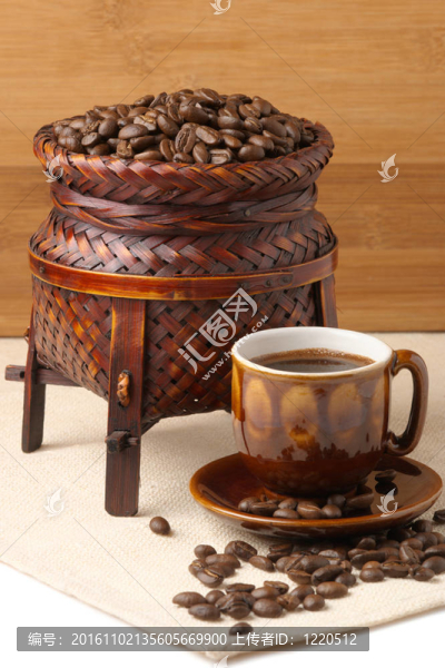 一杯咖啡和咖啡